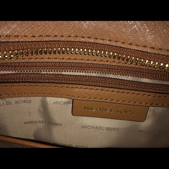 Michael kors bag in tan color - Picture 2 of 4